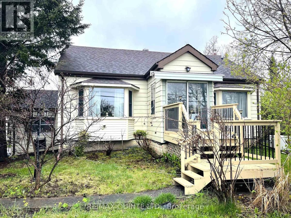 3 Bed · 2 Bath Detached House for Sale in Belleville