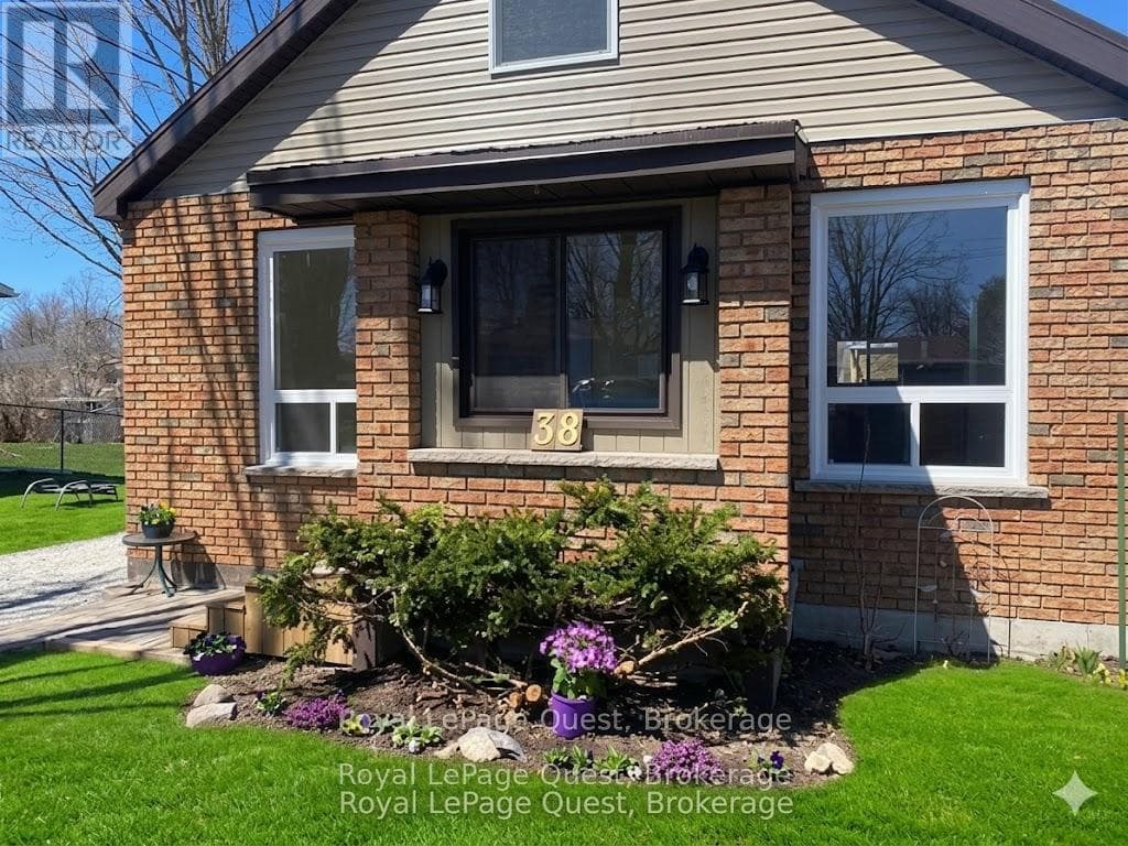 3 Bed · 1 Bath Detached House for Sale in Orillia