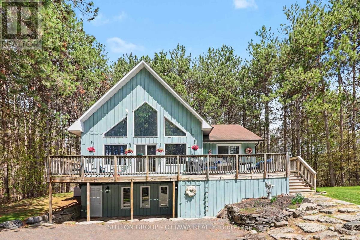 3 Bed · 2 Bath Detached House for Sale in Champlain