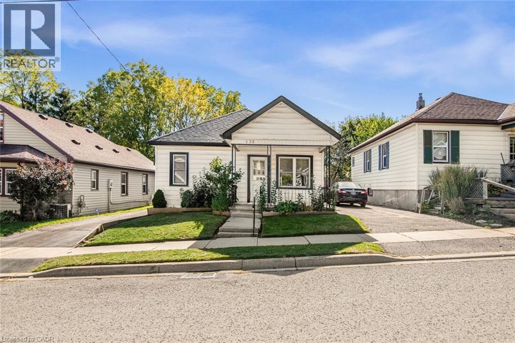 3 Bed · 1 Bath Detached House for Sale in Simcoe