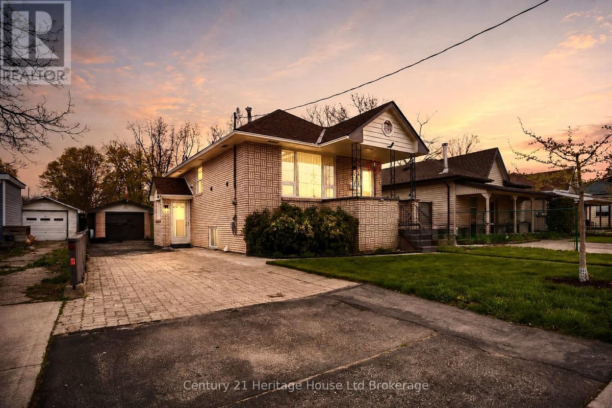 4 Bed · 2 Bath Detached House for Sale in London East