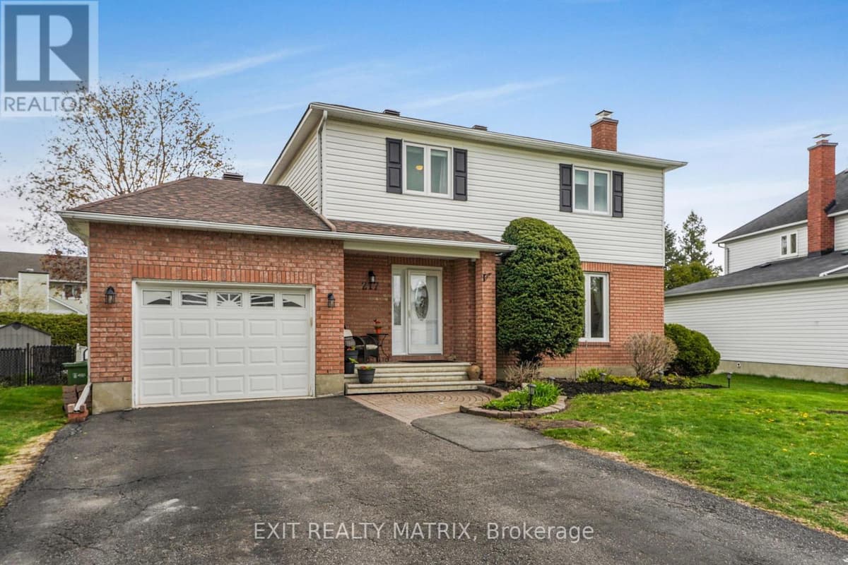 4 Bed · 4 Bath Detached House for Sale in Russell