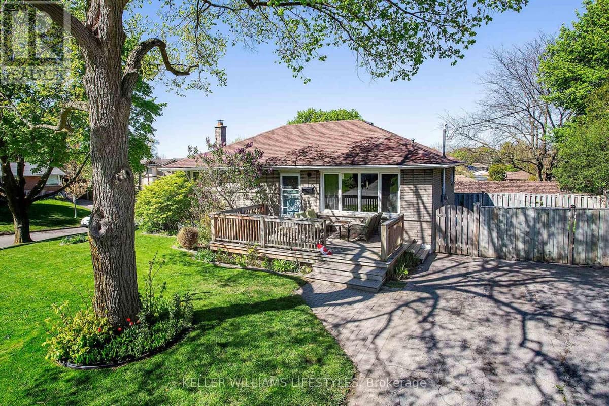 3 Bed · 2 Bath Detached House for Sale in London South