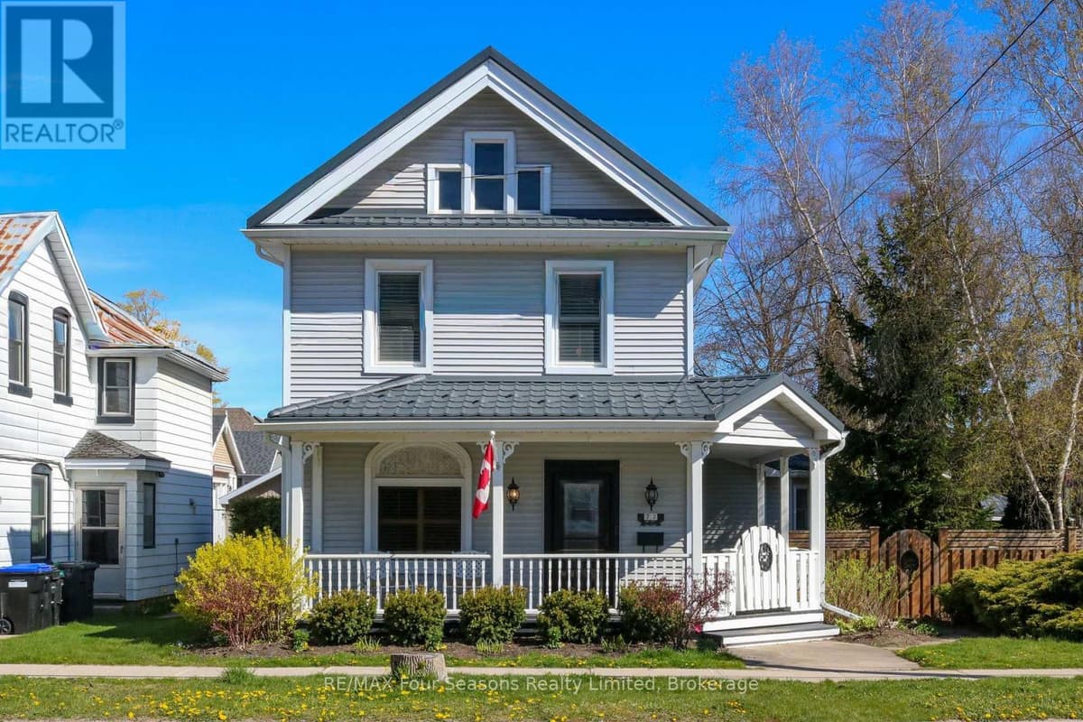 3 Bed · 2 Bath Detached House for Sale in Collingwood