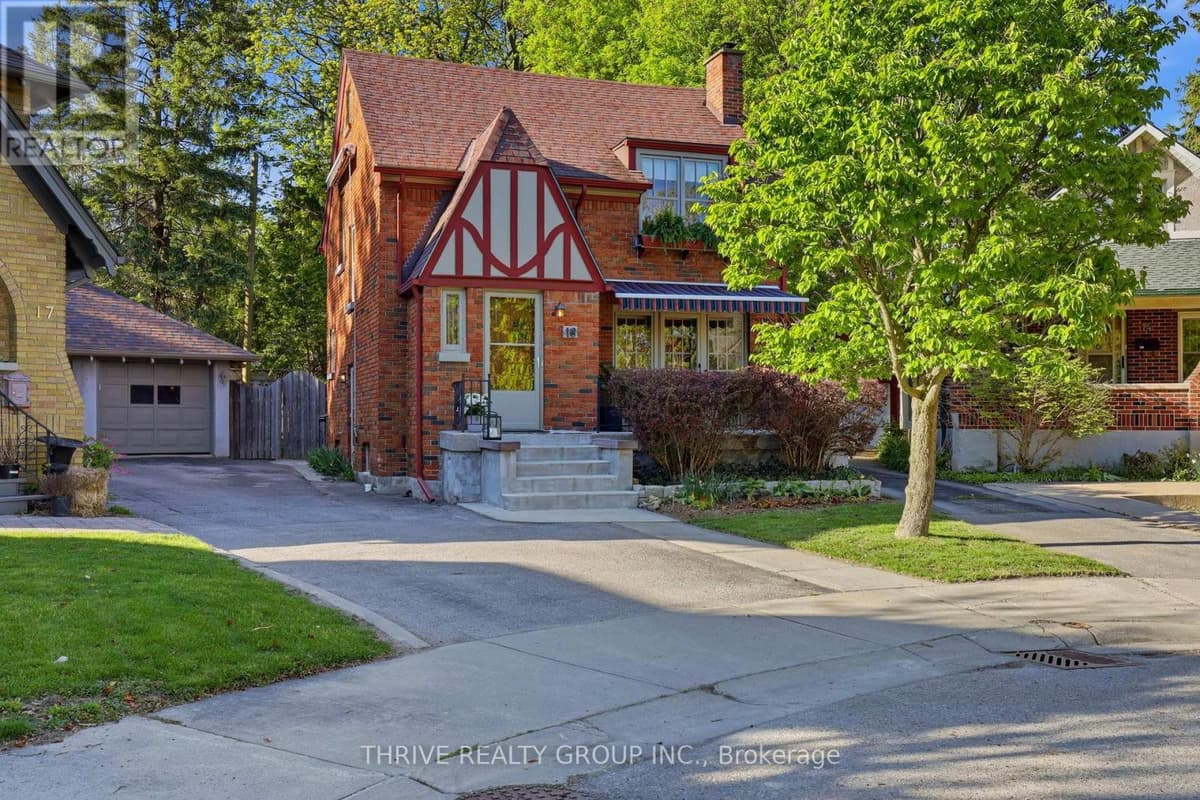 3 Bed · 2 Bath Detached House for Sale in London East