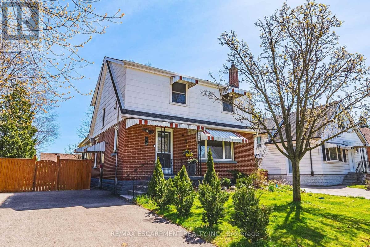 5 Bed · 2 Bath Detached House for Rent in Hamilton