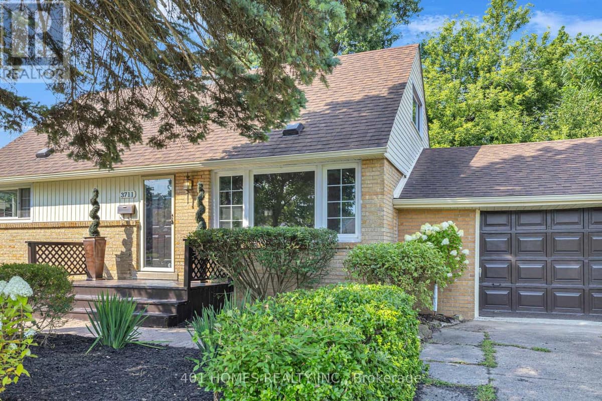 4 Bed · 2 Bath Detached House for Sale in Windsor