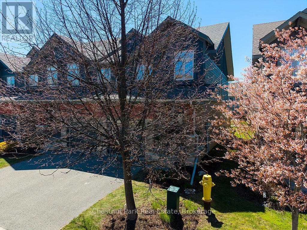 3 Bed · 2 Bath Detached House for Sale in Collingwood