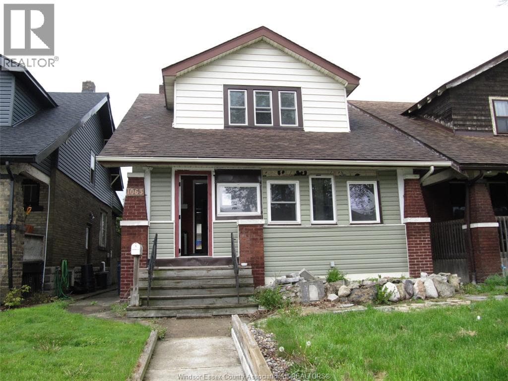 3 Bed · 2 Bath Detached House for Sale in Windsor